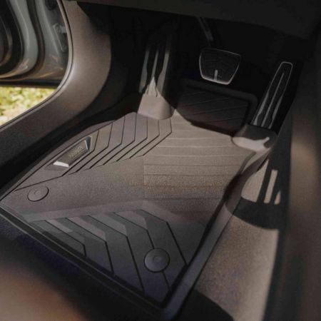 BMW i5 全天候前座地毯